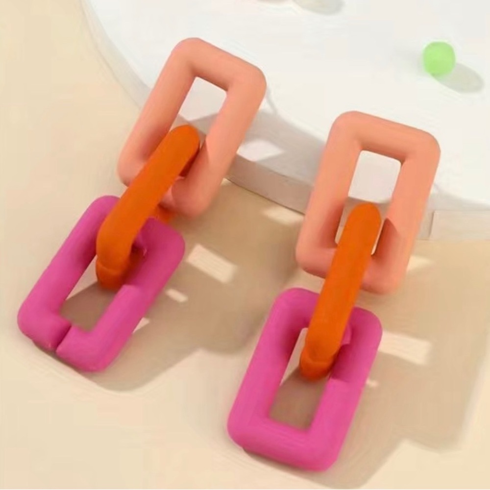 FINAL PRICE ❤️🔥 NWT PINK ❤️🔥 BARBIE VIBES EARRINGS - Picture 1 of 4